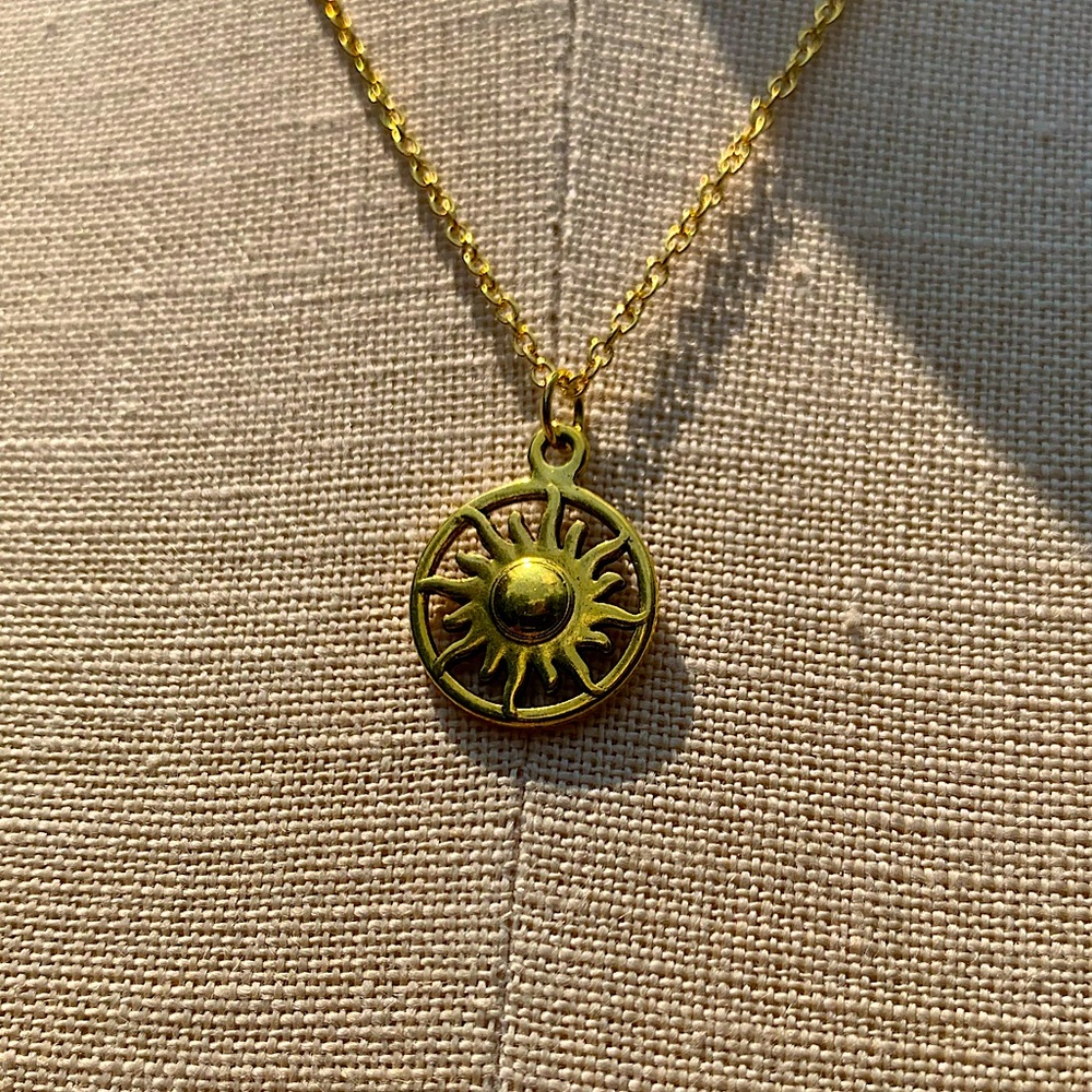 NWT Sterling Silver Plated Chain & Sun Alloy Metal Charm Necklace